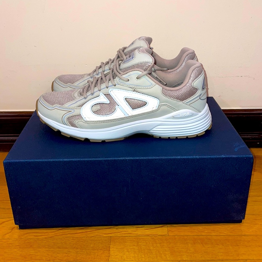 B30 dior sneakers. Worn 10x. Kept in excellent condition. Cream mesh.